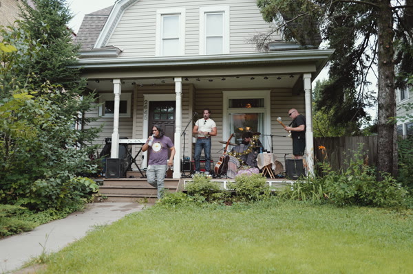 Wide band performance photo